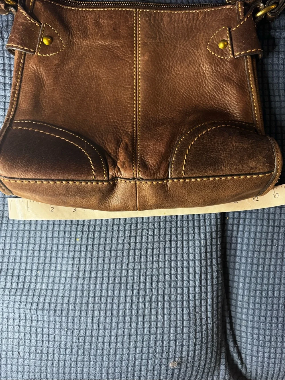 Vintage Fossil leather shoulder purse, specifically Model 75082
